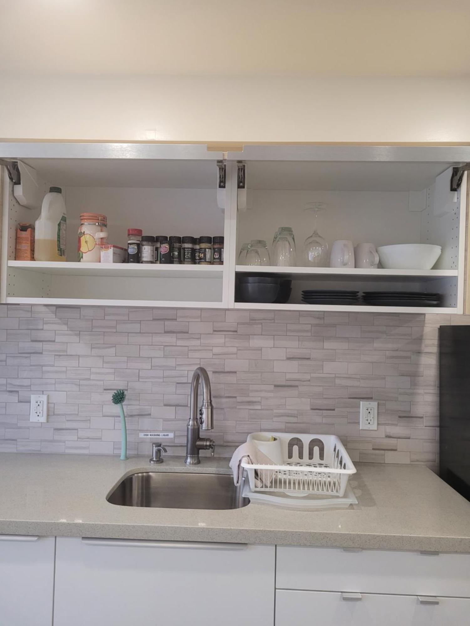 Modern Studio With Kitchenette And Bath Guelph Kültér fotó