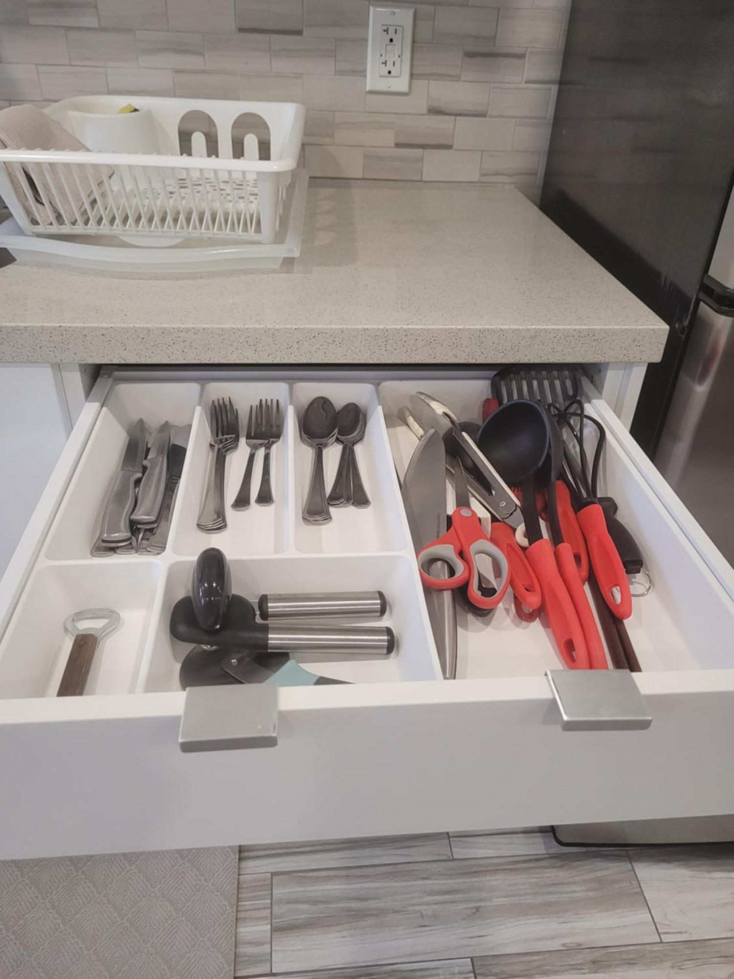 Modern Studio With Kitchenette And Bath Guelph Kültér fotó
